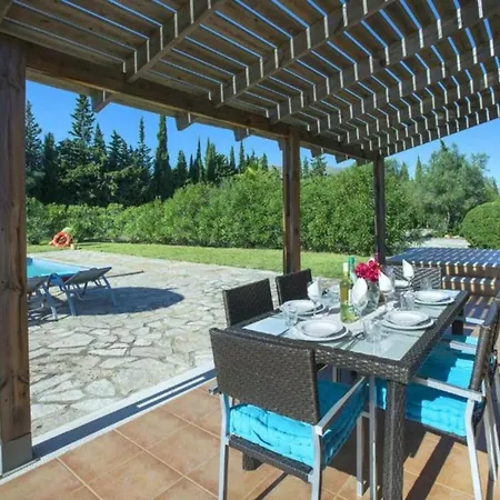 Alejandra En Villa *